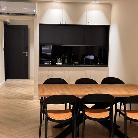 Triple A - Near Ermou Shopping Street - Family Hospitality - Free Parking! Aparthotel Atenas Exterior foto