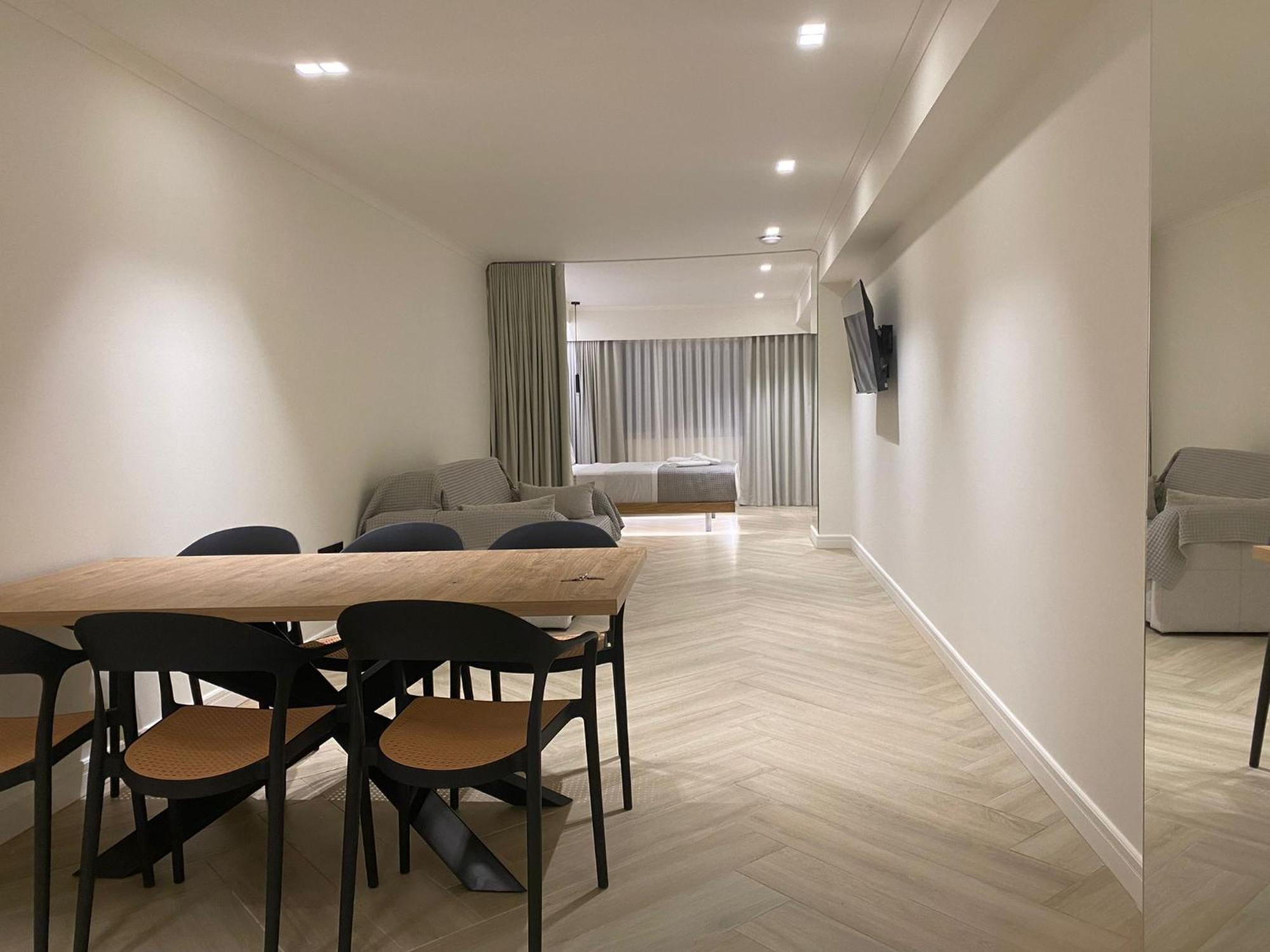 Triple A - Near Ermou Shopping Street - Family Hospitality - Free Parking! Aparthotel Atenas Exterior foto