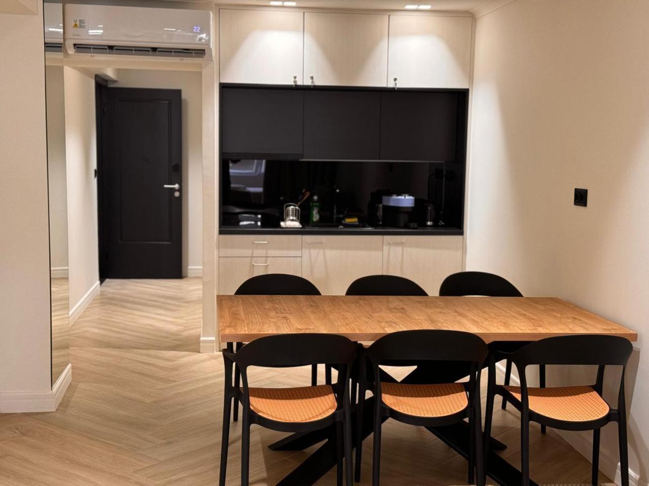 Triple A - Near Ermou Shopping Street - Family Hospitality - Free Parking! Aparthotel Atenas Exterior foto