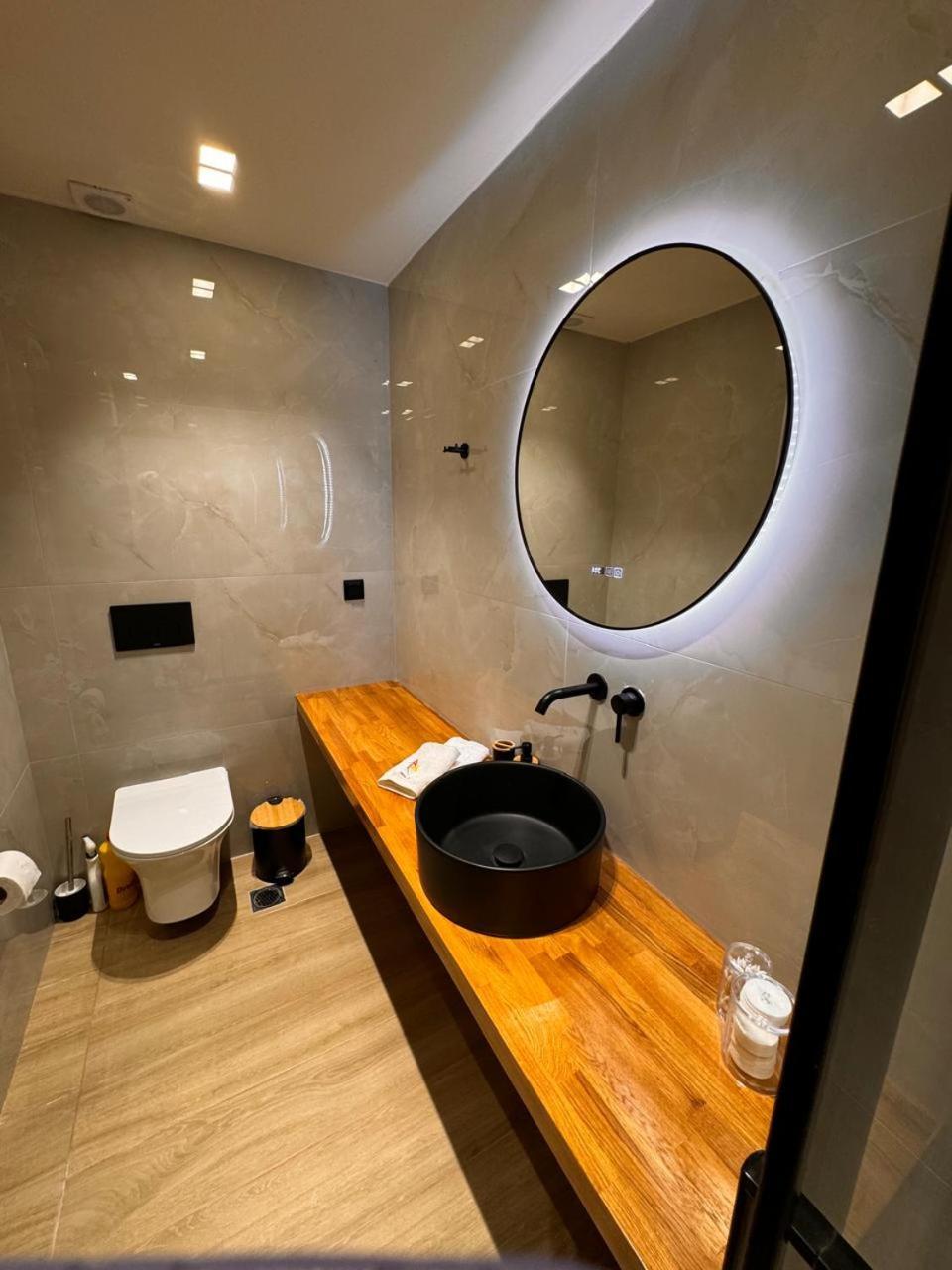 Triple A - Near Ermou Shopping Street - Family Hospitality - Free Parking! Aparthotel Atenas Exterior foto